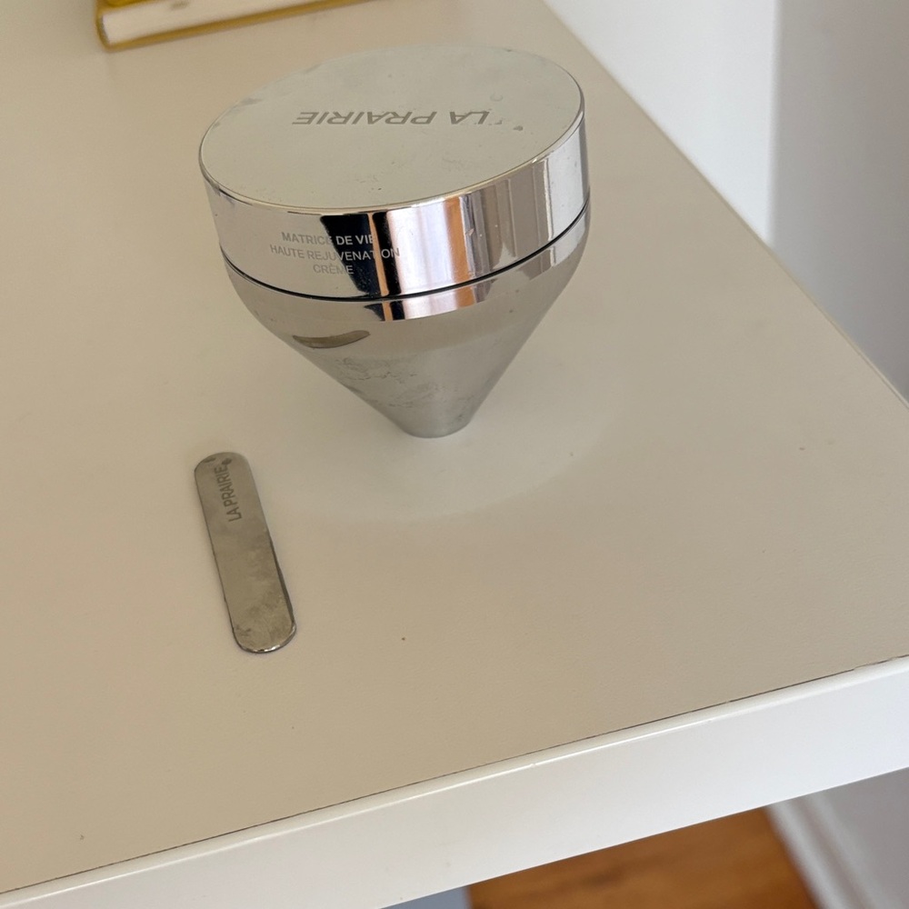 La Prairie Silver diamond jar with spatula